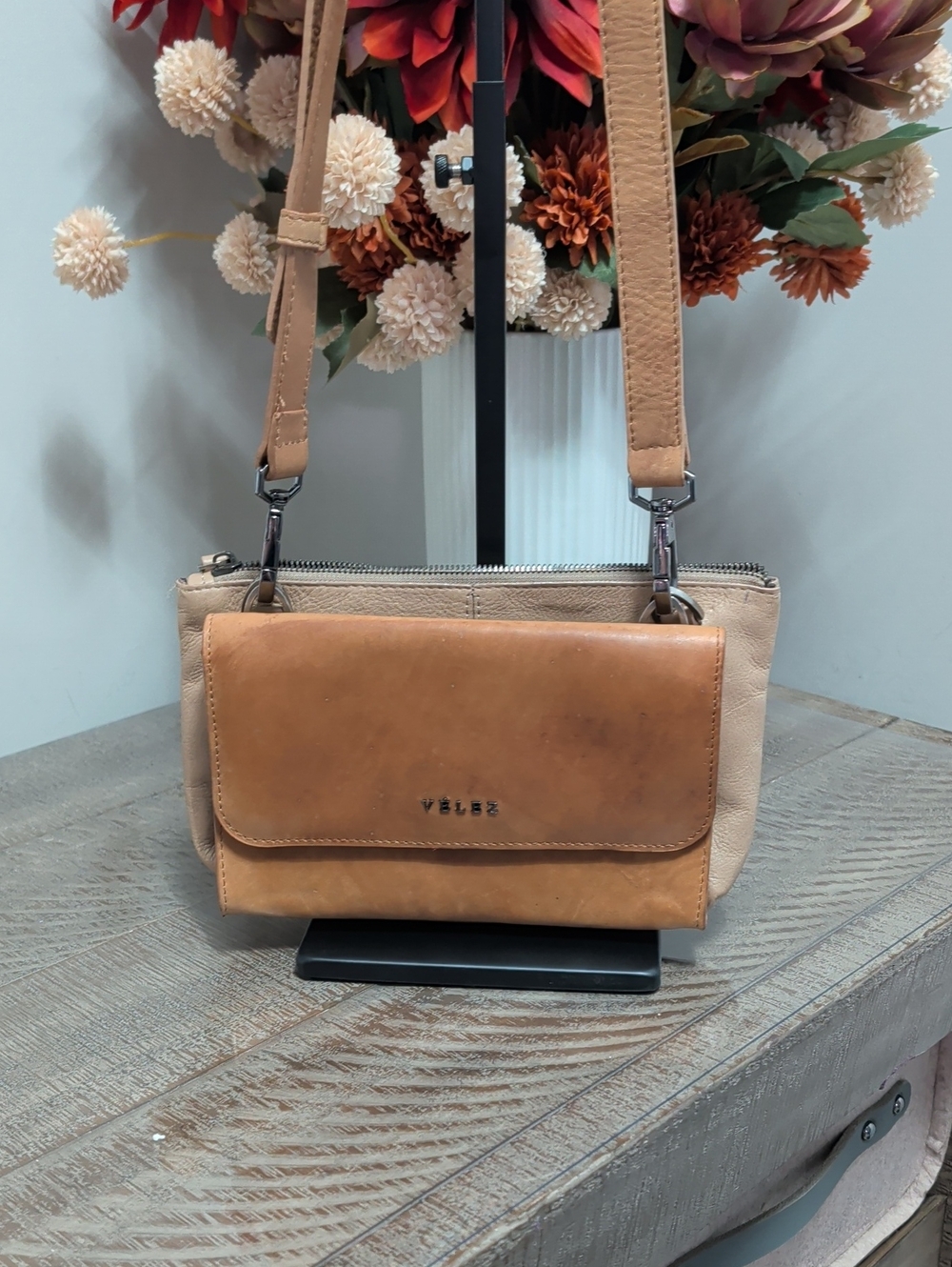 Vélez Handcrafted Leather Multi-Pocket 2 In 1 Crossbody Bag